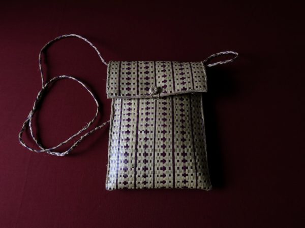 Small shoulder bag woven by hand in Madagascar