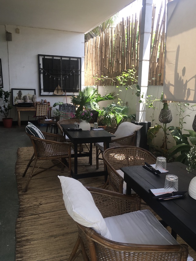 La terrasse du café Tcha Tcha à Lomé