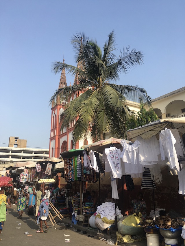 Lomé la belle - Market and Cathedral